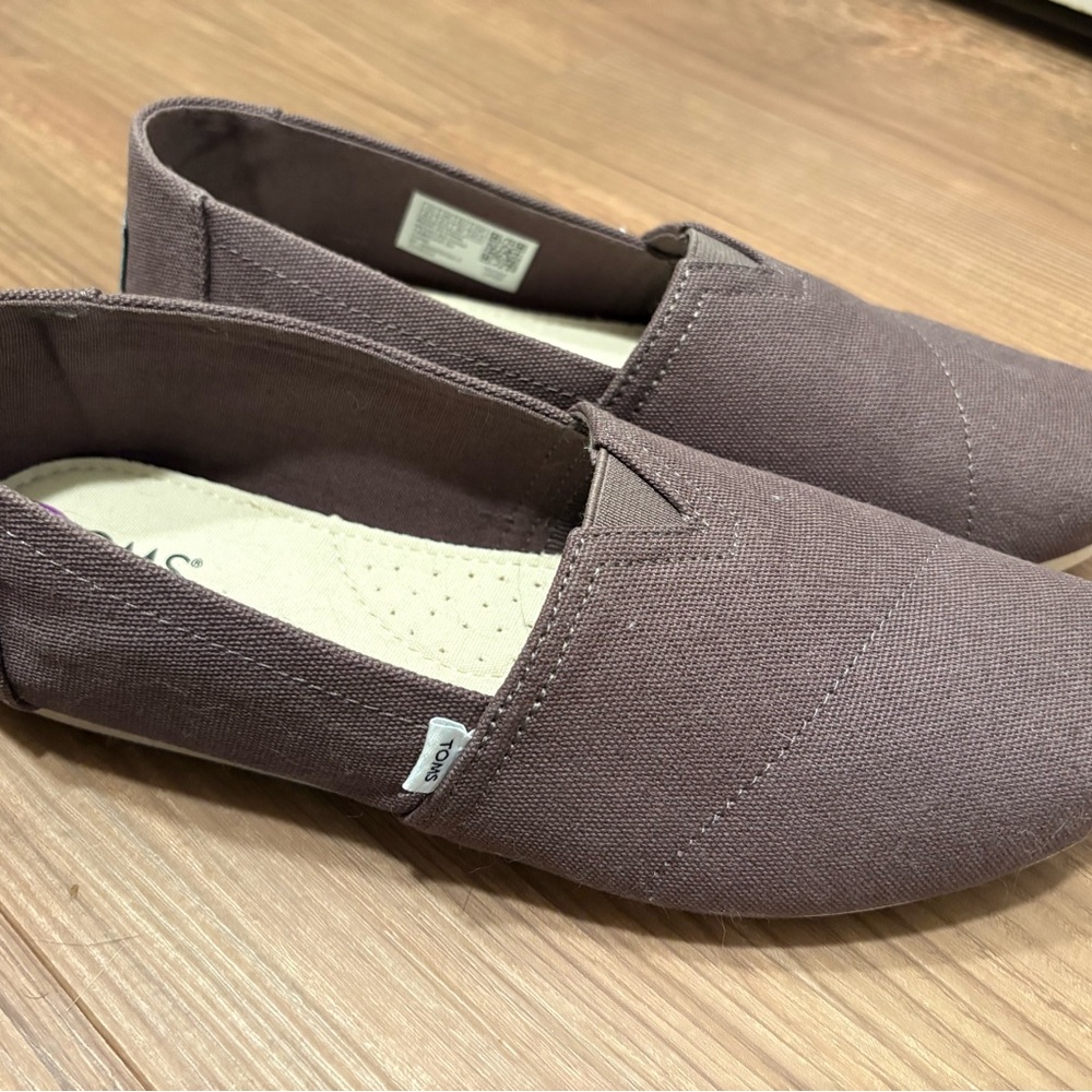 Toms Women’s slip-ons
